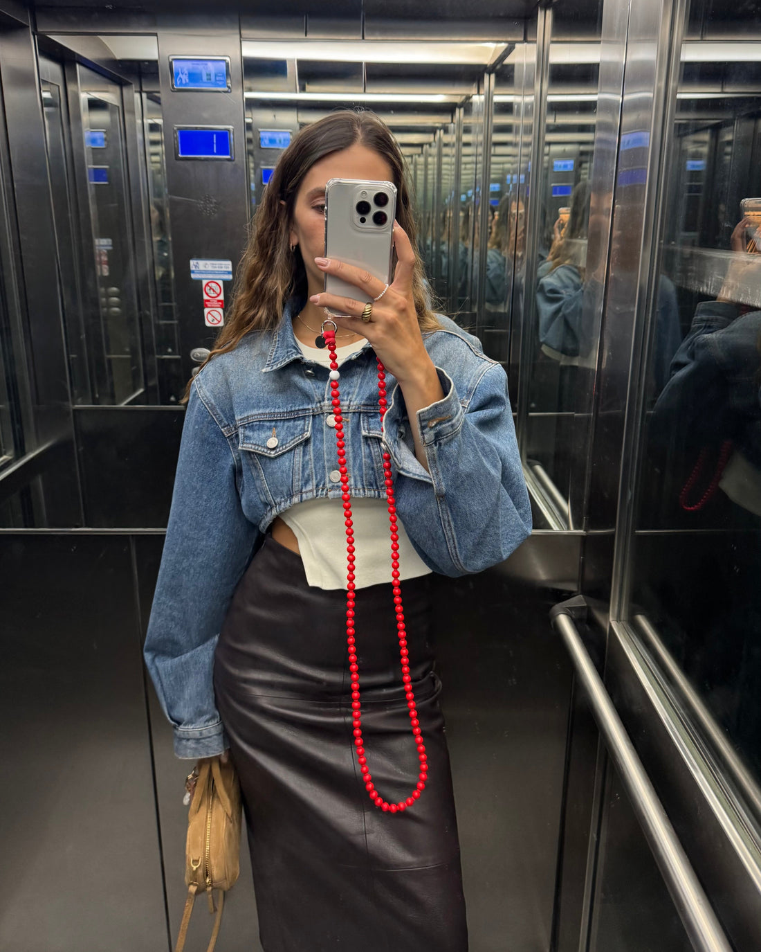 Letos módní svět mluví jasně: červená je zpět