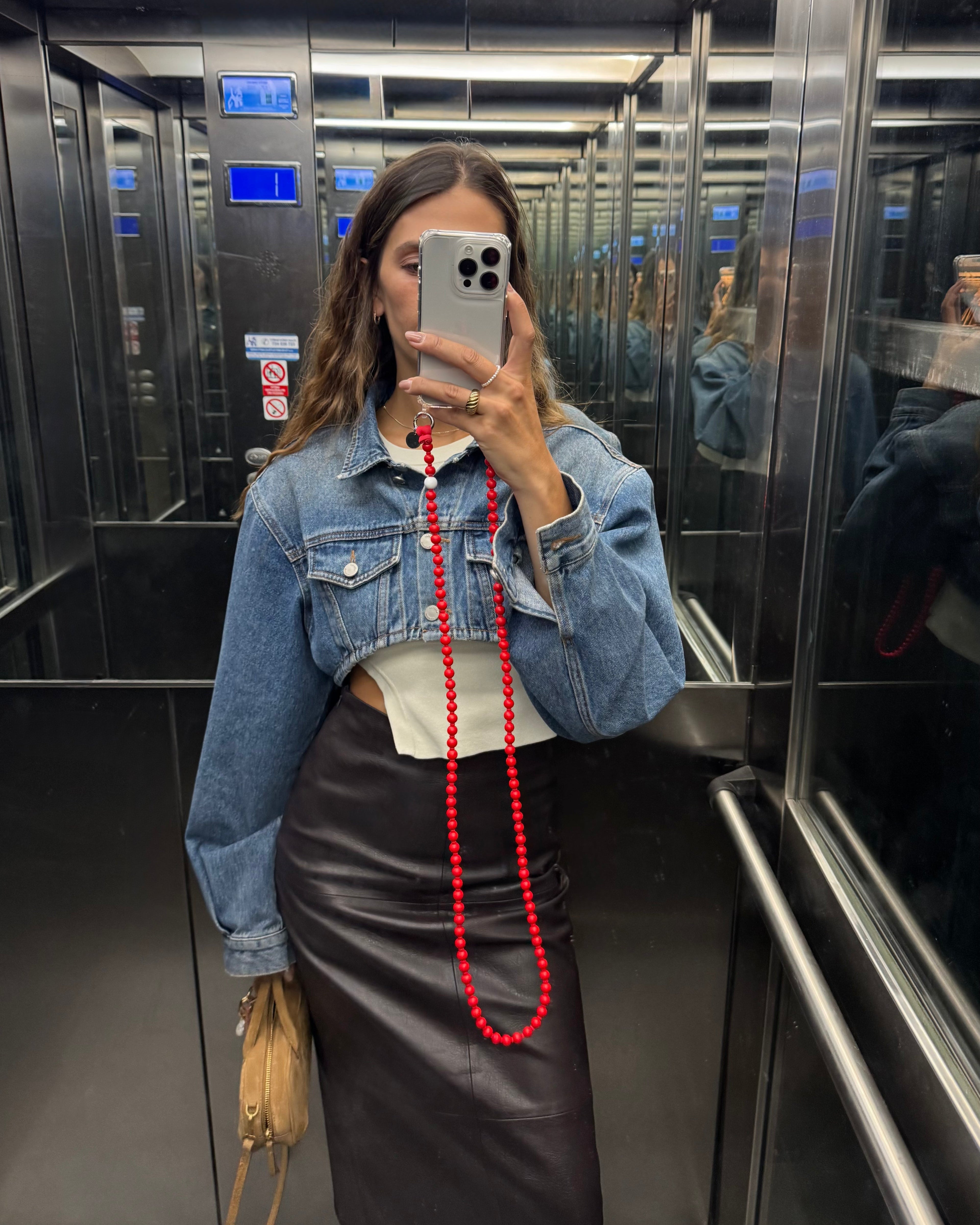 Letos módní svět mluví jasně: červená je zpět