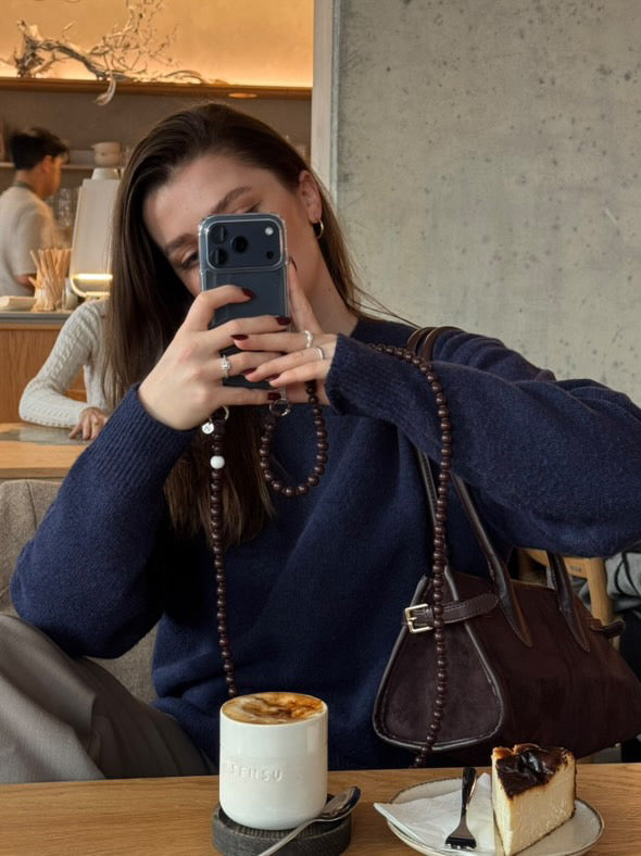 Korálkový popruh na telefon – hnědý