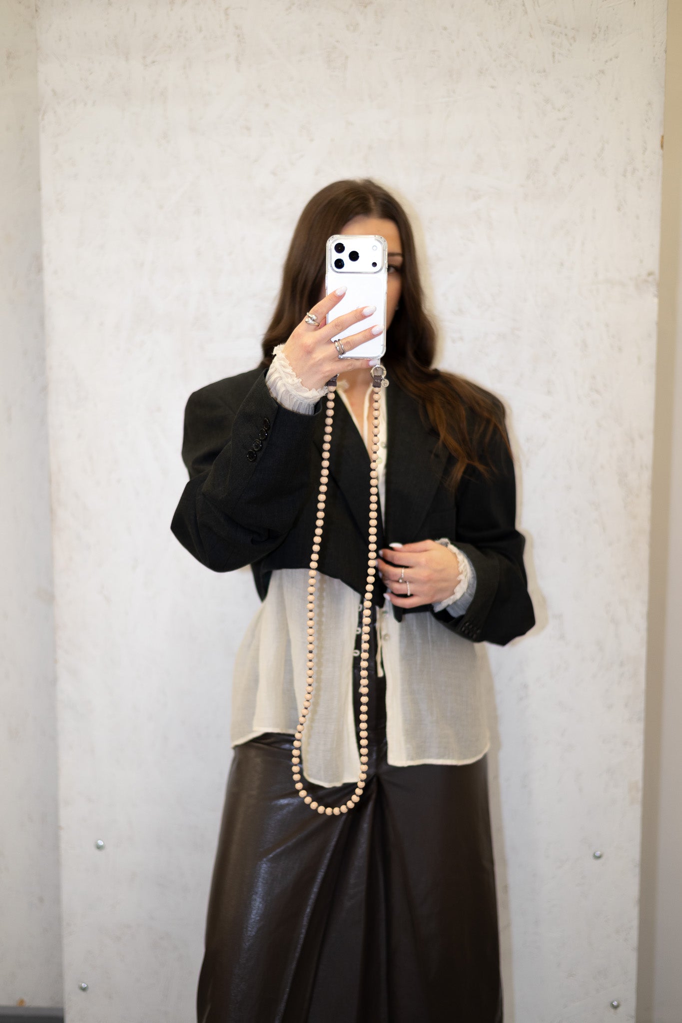 Korálkový popruh na telefon – Latte