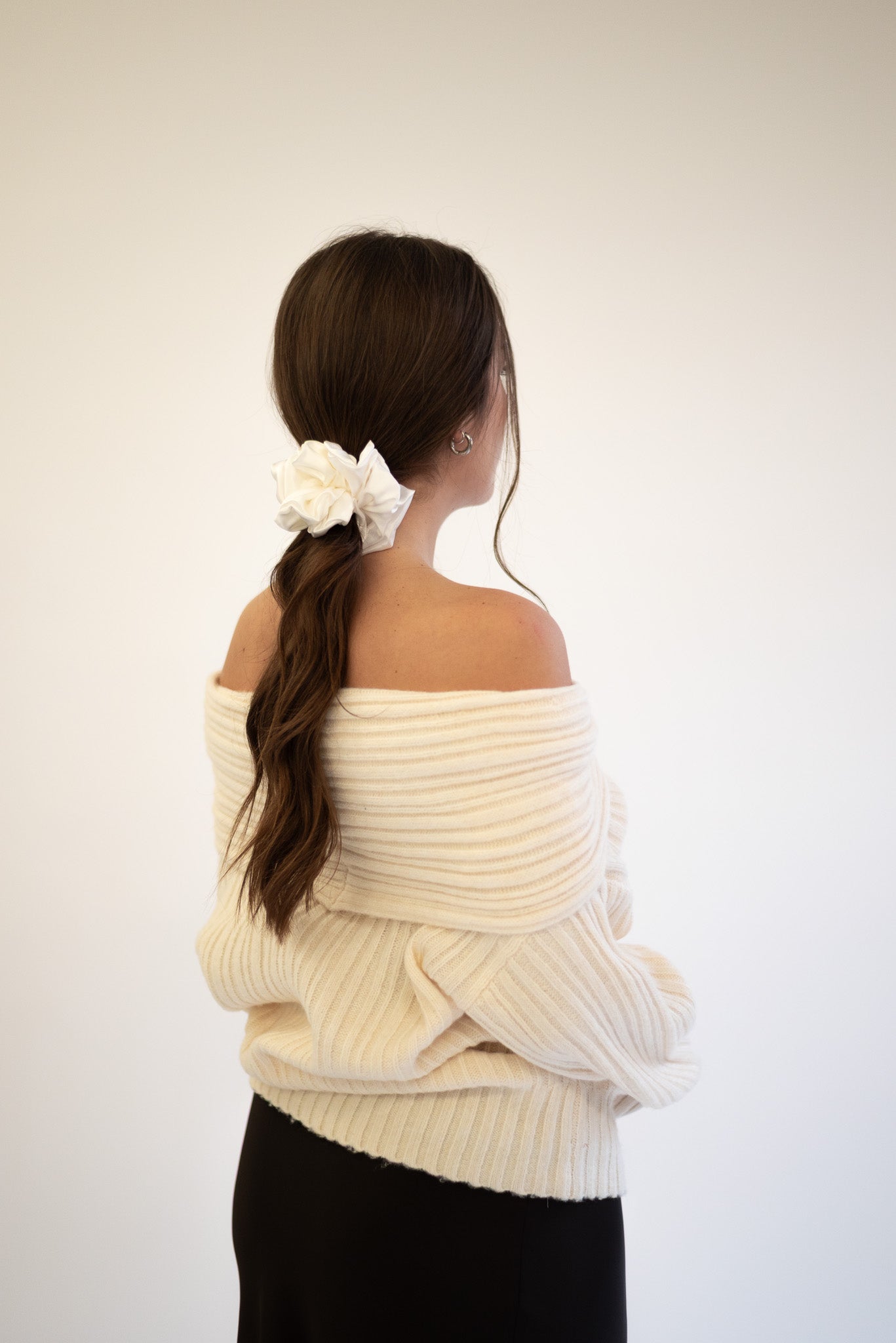 Scrunchie ze 100% hedvábného saténu - perleťová bílá