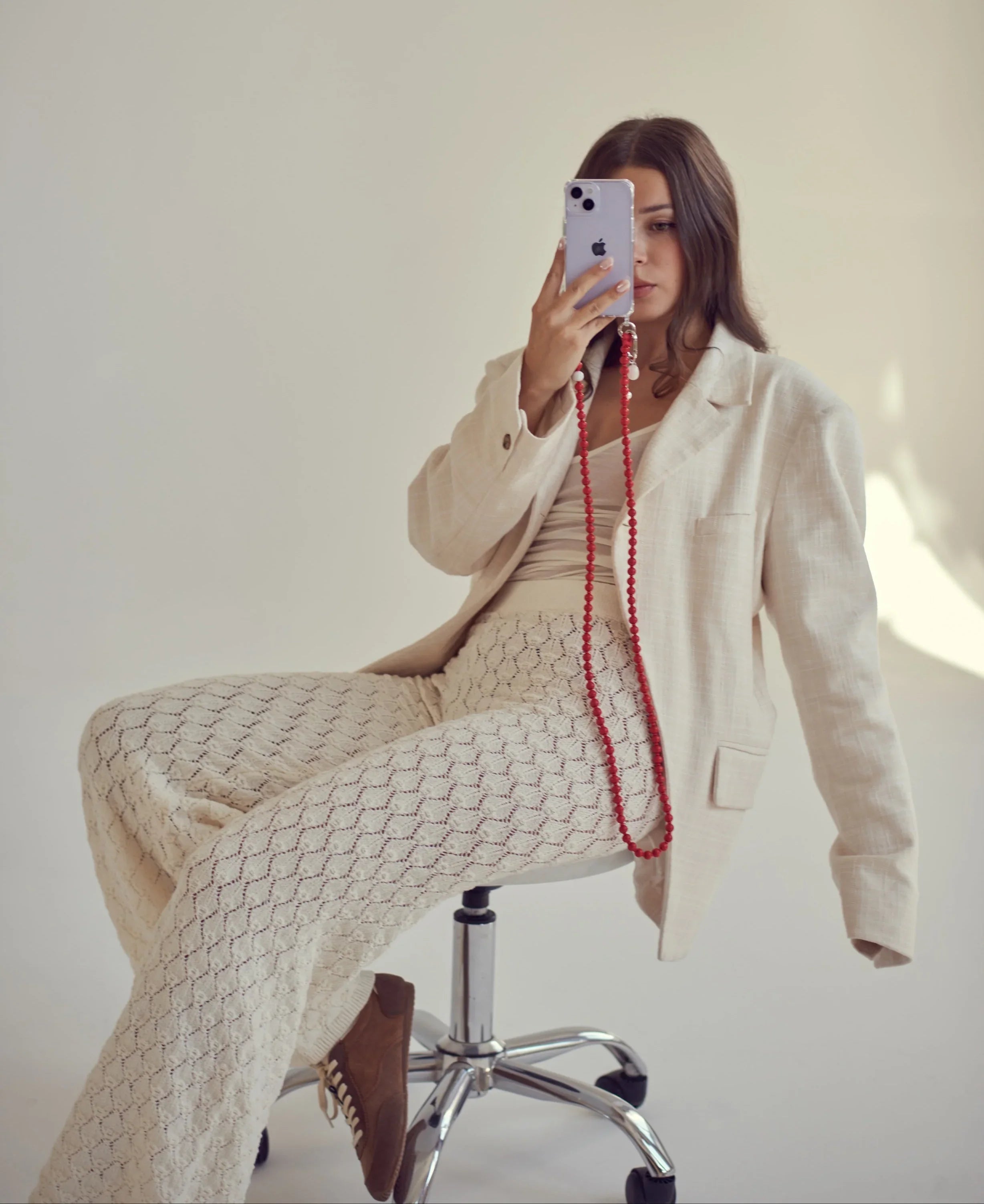 Korálkový popruh na telefon – červený