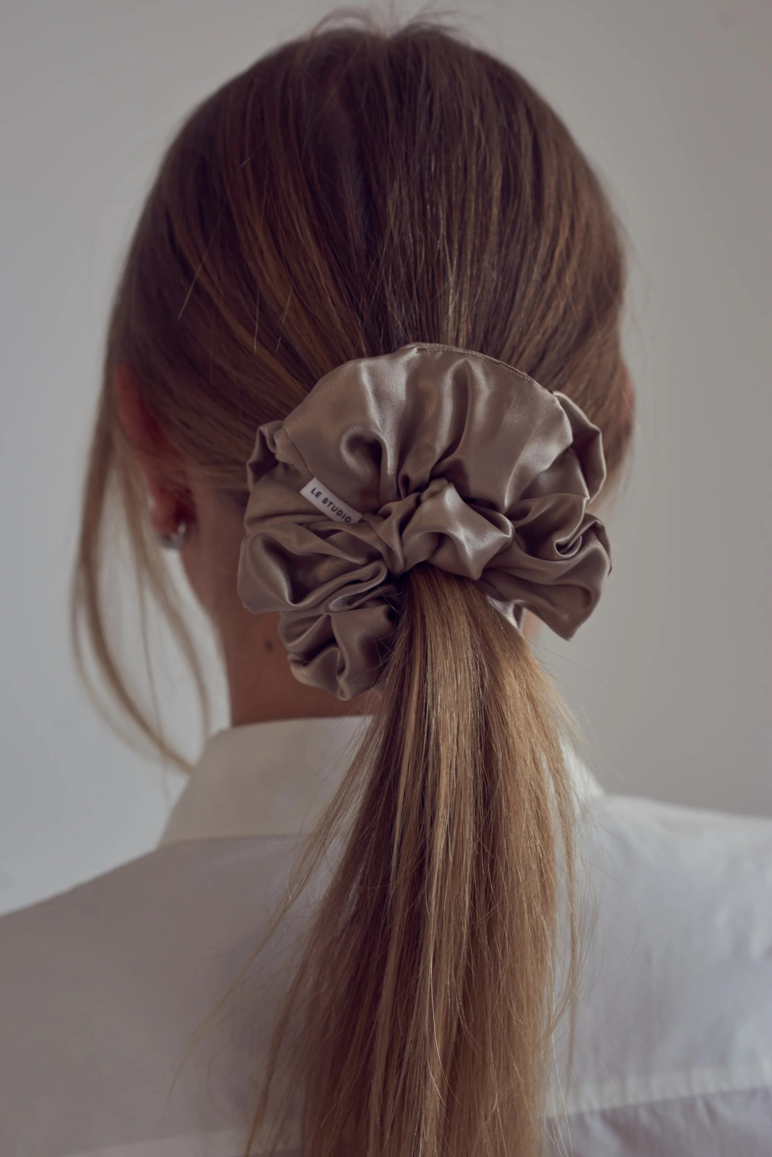 Scrunchie ze 100% hedvábného saténu - Ecru