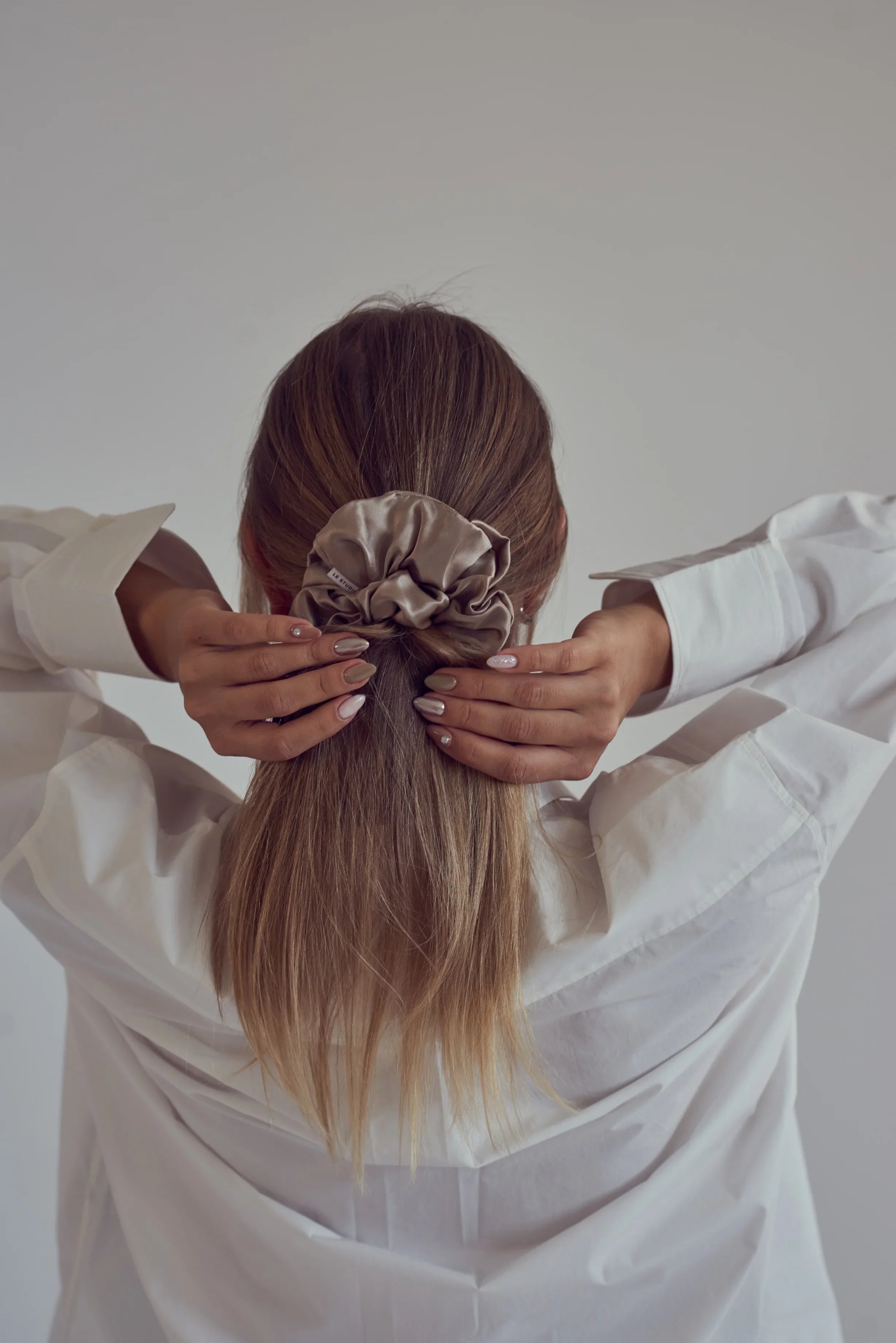 Scrunchie ze 100% hedvábného saténu - Ecru