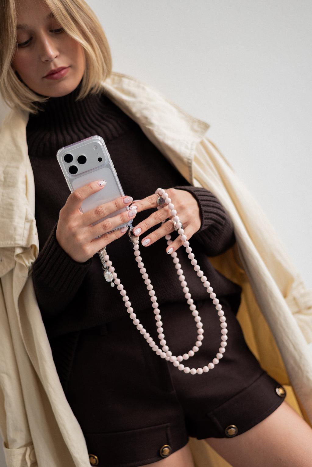 Korálkový popruh na telefon – Soft Blush