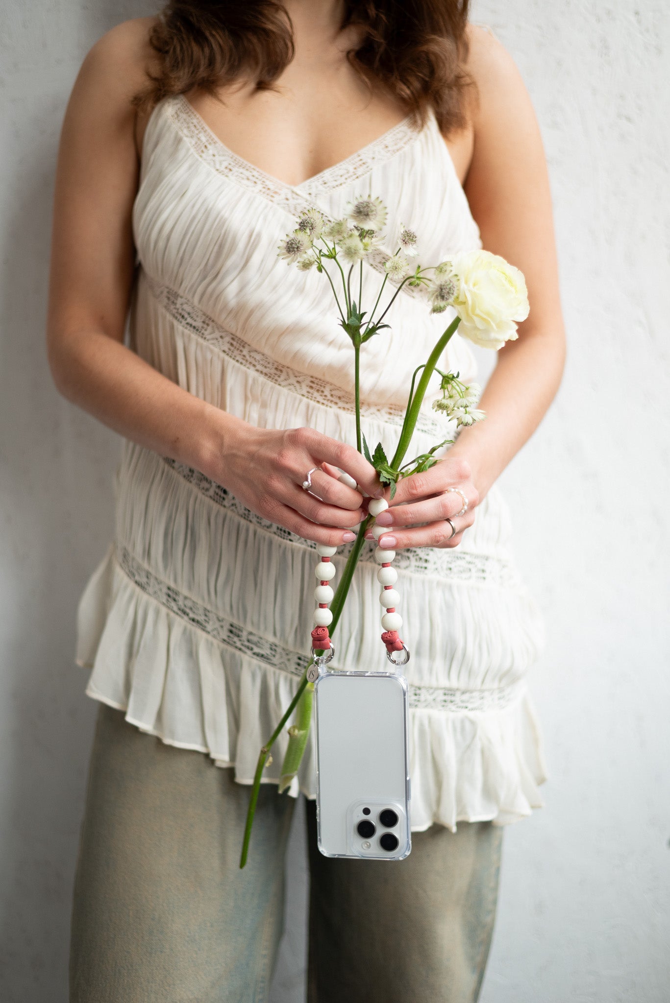 Mini korálkový popruh na telefon – Milk Rose