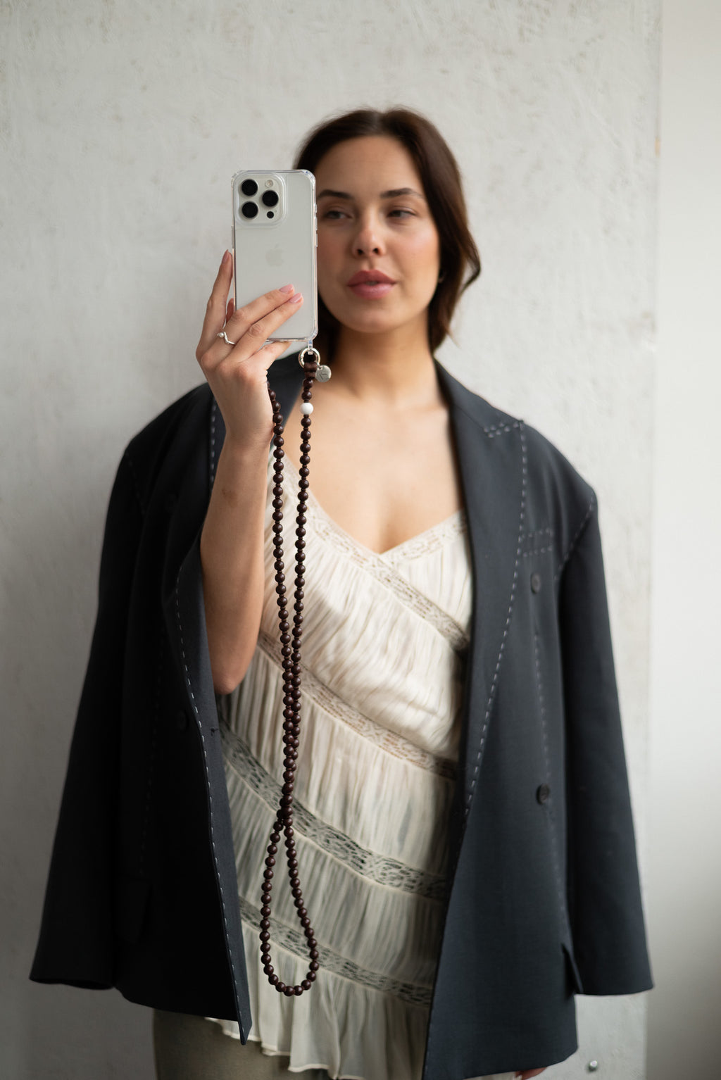 Korálkový popruh na telefon – Espresso Light