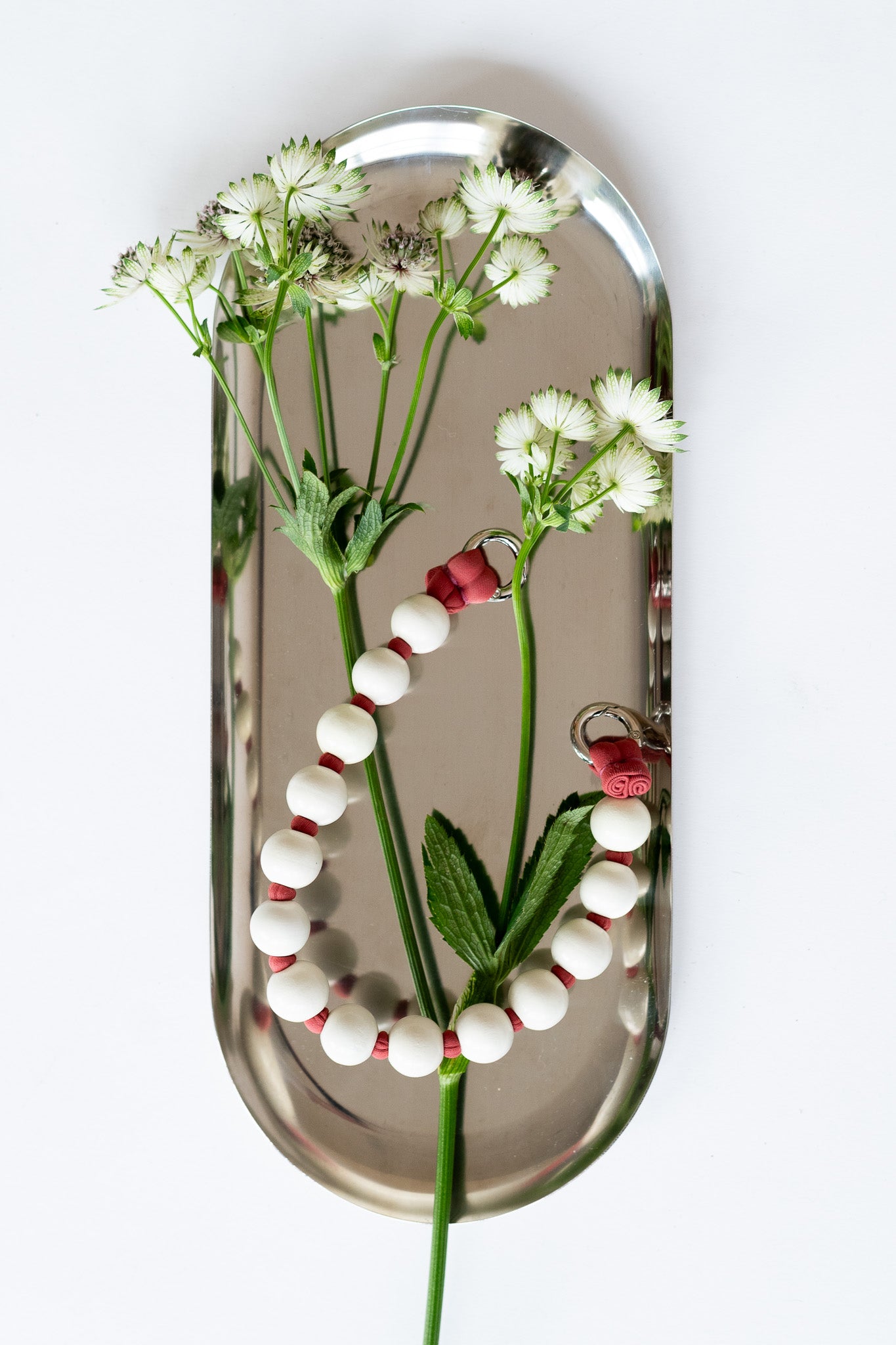 Mini korálkový popruh na telefon – Milk Rose