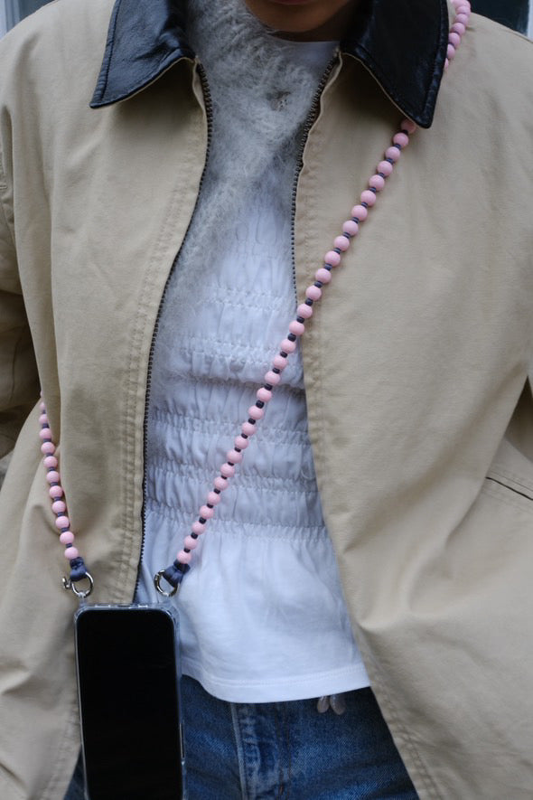 Korálkový popruh na telefon – růžová & šedá