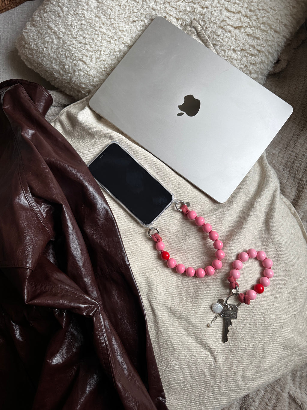 Mini korálkový popruh na telefon – Kiss Me Quick