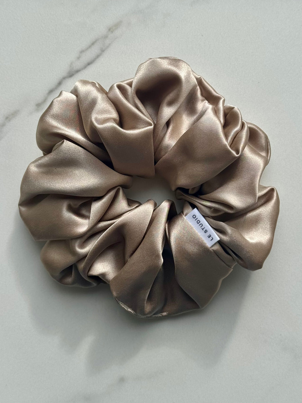 Scrunchie ze 100% hedvábného saténu - Ecru