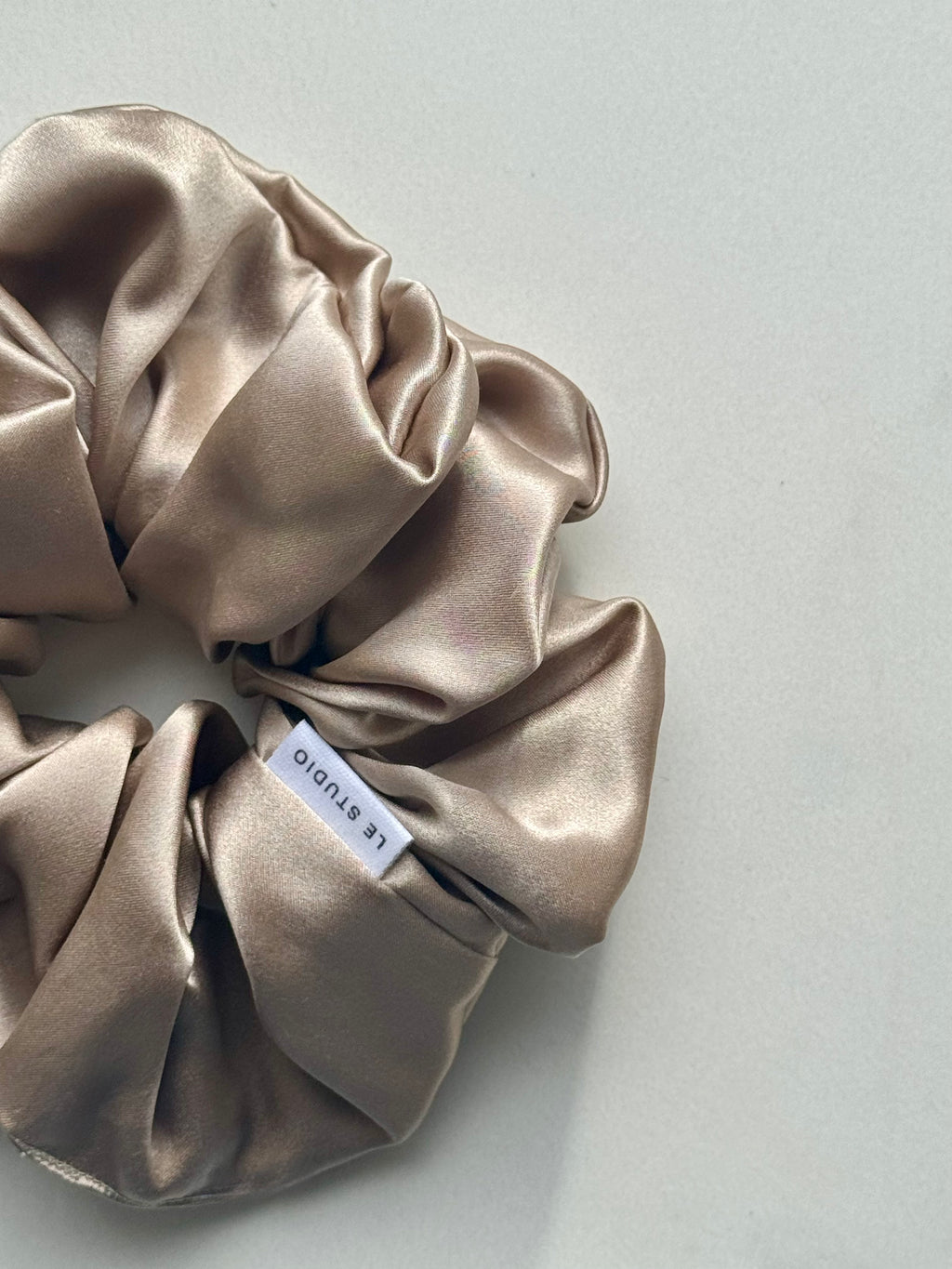 Scrunchie ze 100% hedvábného saténu - Ecru