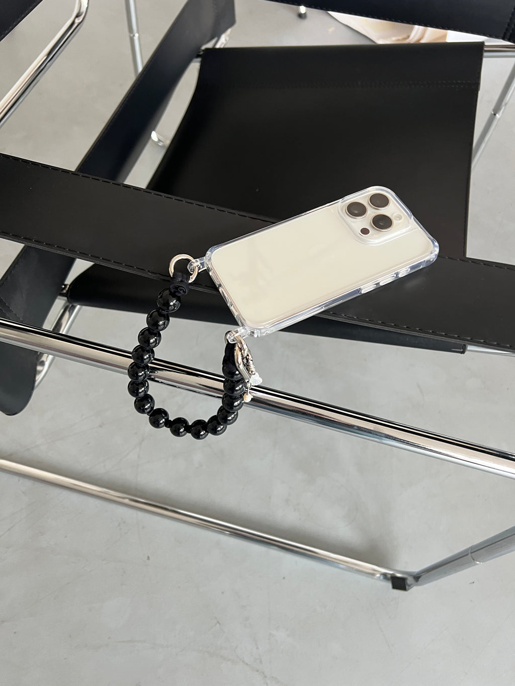 Mini beaded phone strap – black