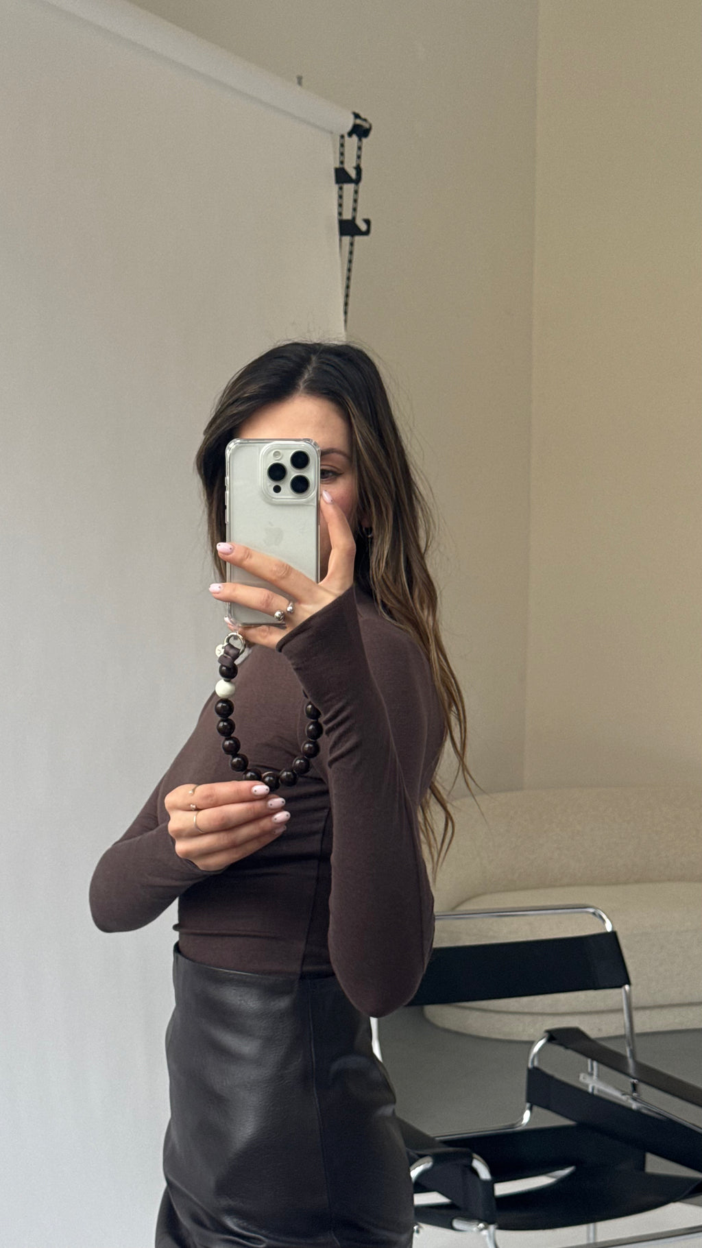 Mini korálkový popruh na telefon – Espresso Light