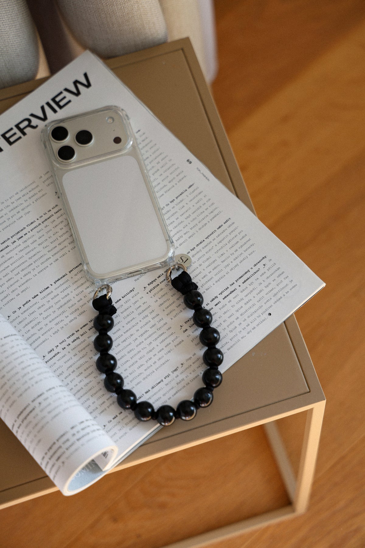 Mini korálkový popruh na telefon – Noir