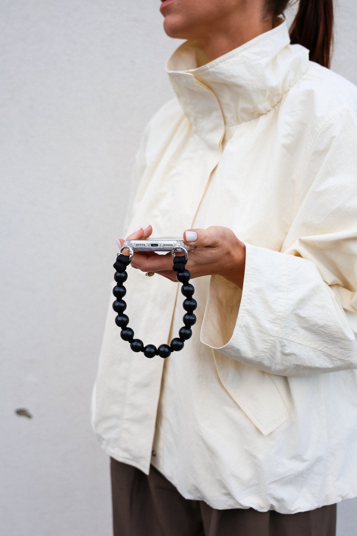 Mini korálkový popruh na telefon – Noir