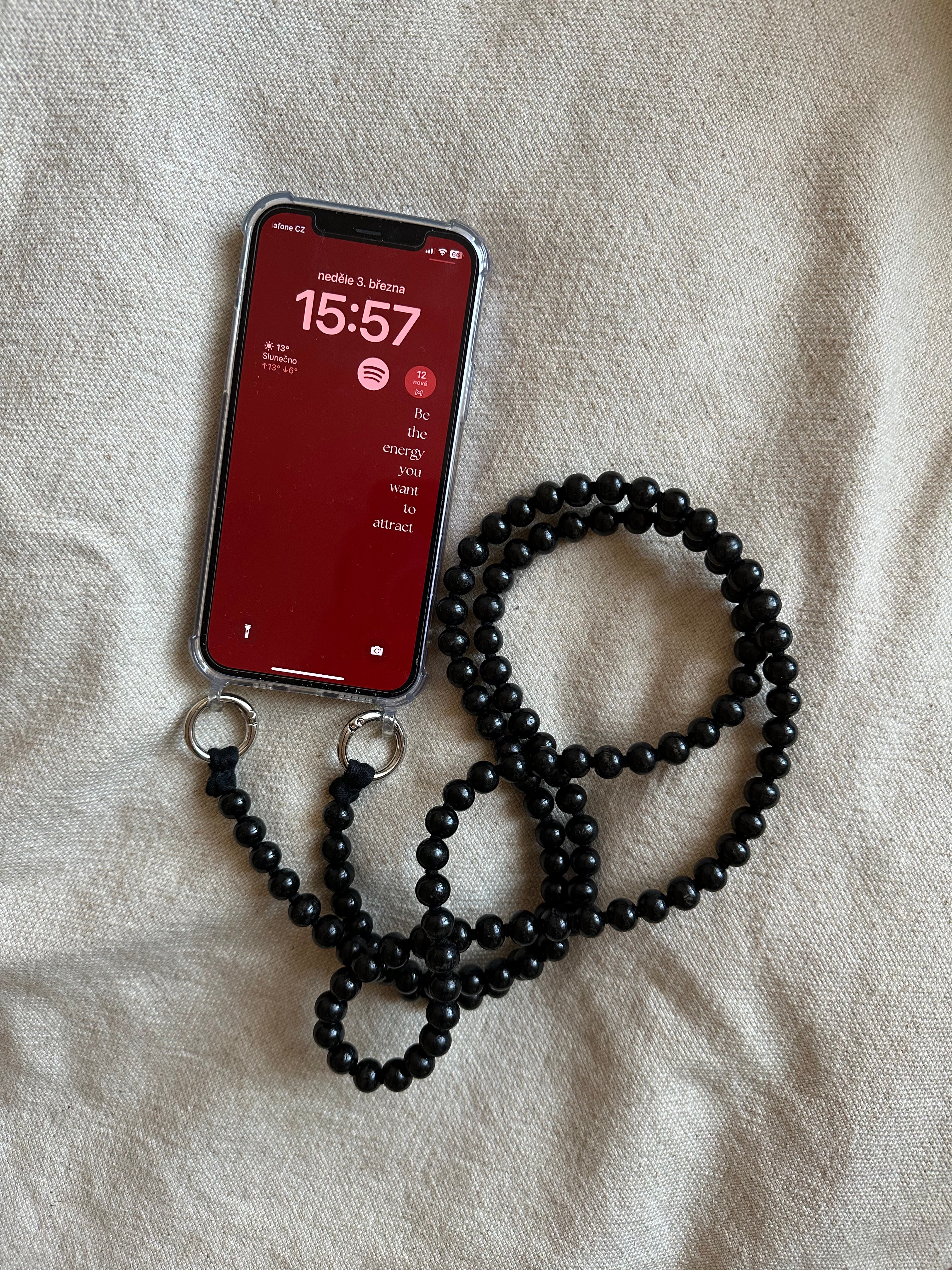 Korálkový popruh na telefon – černý
