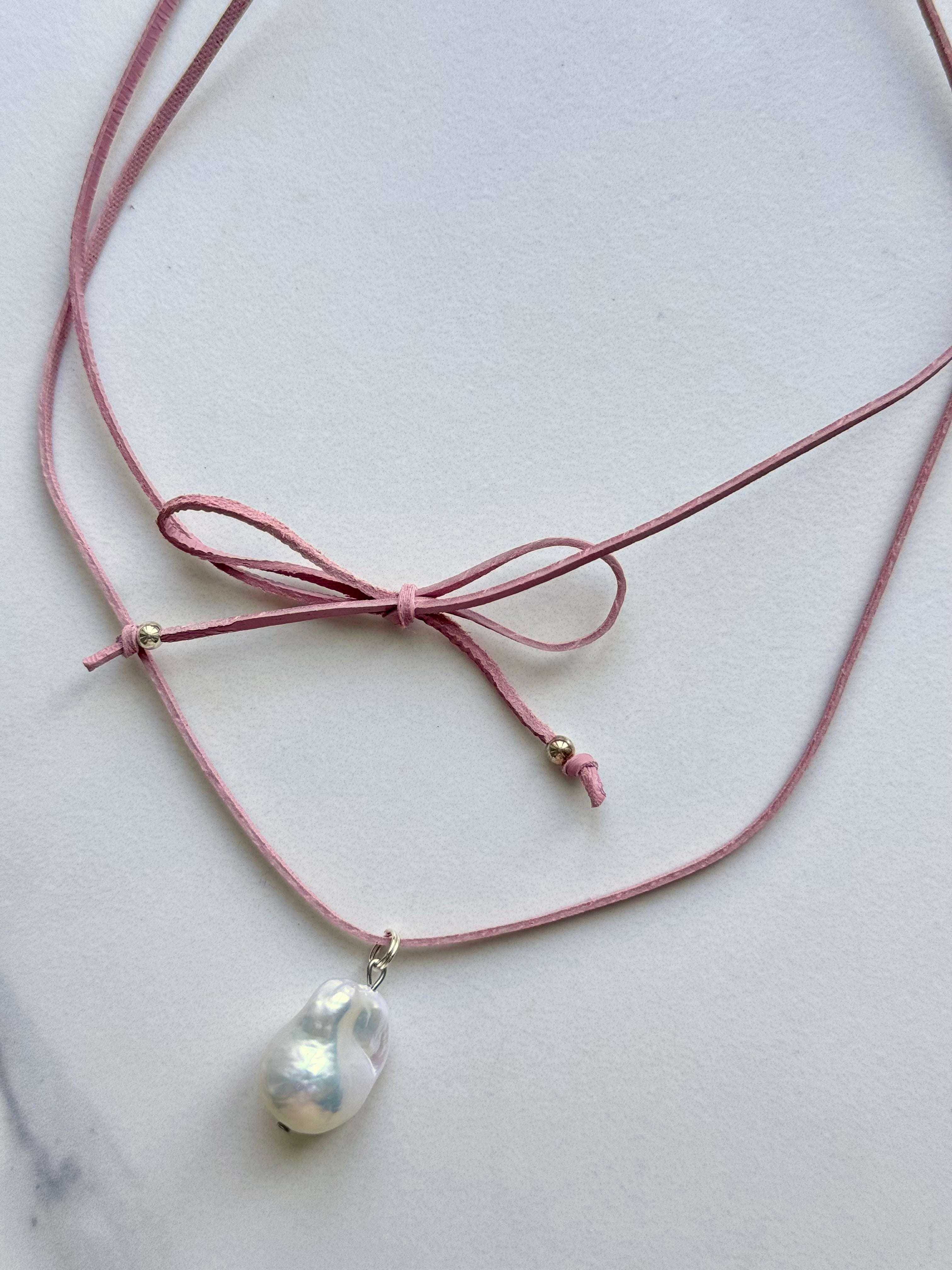 Náhrdelník Pearl Bow
