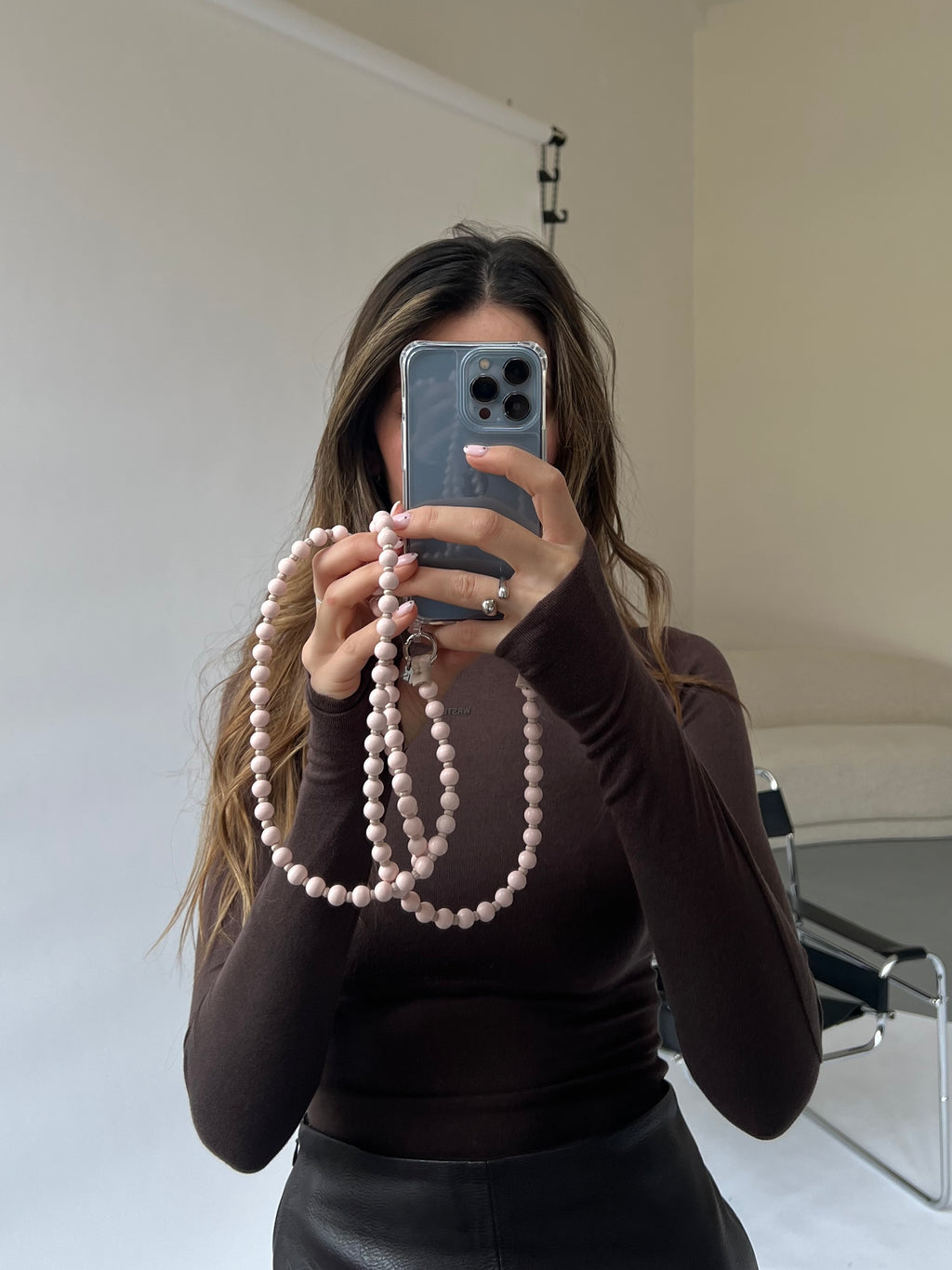 Korálkový popruh na telefon – Soft Blush