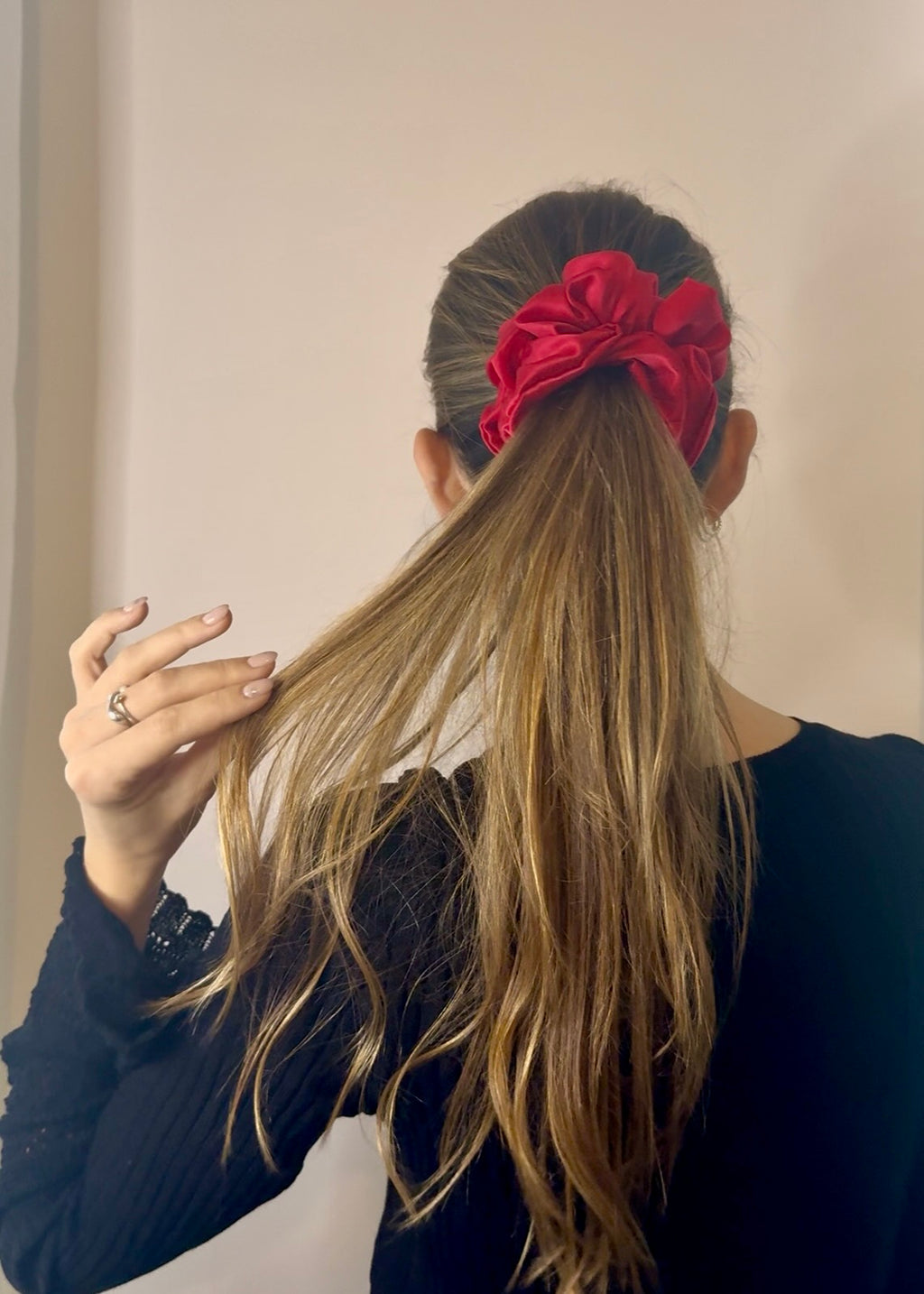 Scrunchie ze 100% hedvábného saténu - červená
