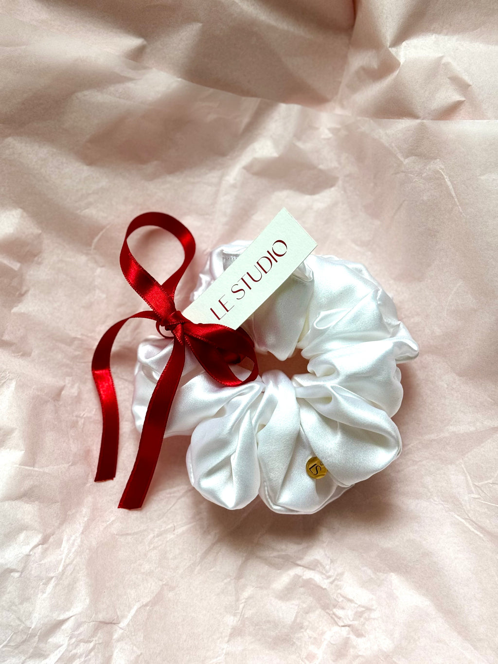 Scrunchie ze 100% hedvábného saténu - perleťová bílá