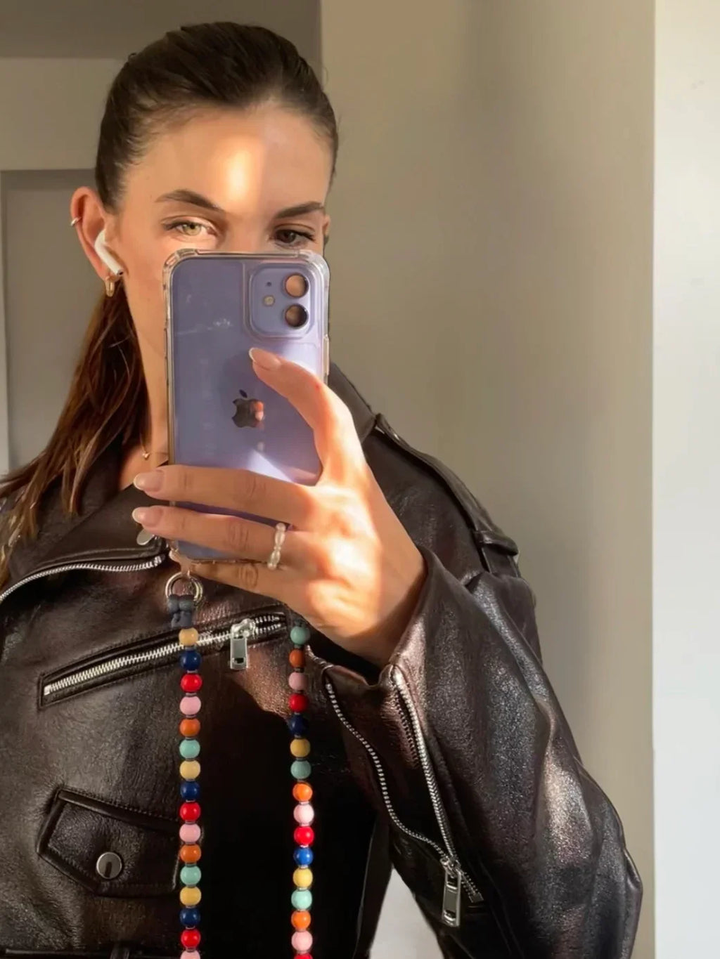 Korálkový popruh na telefon – barevný