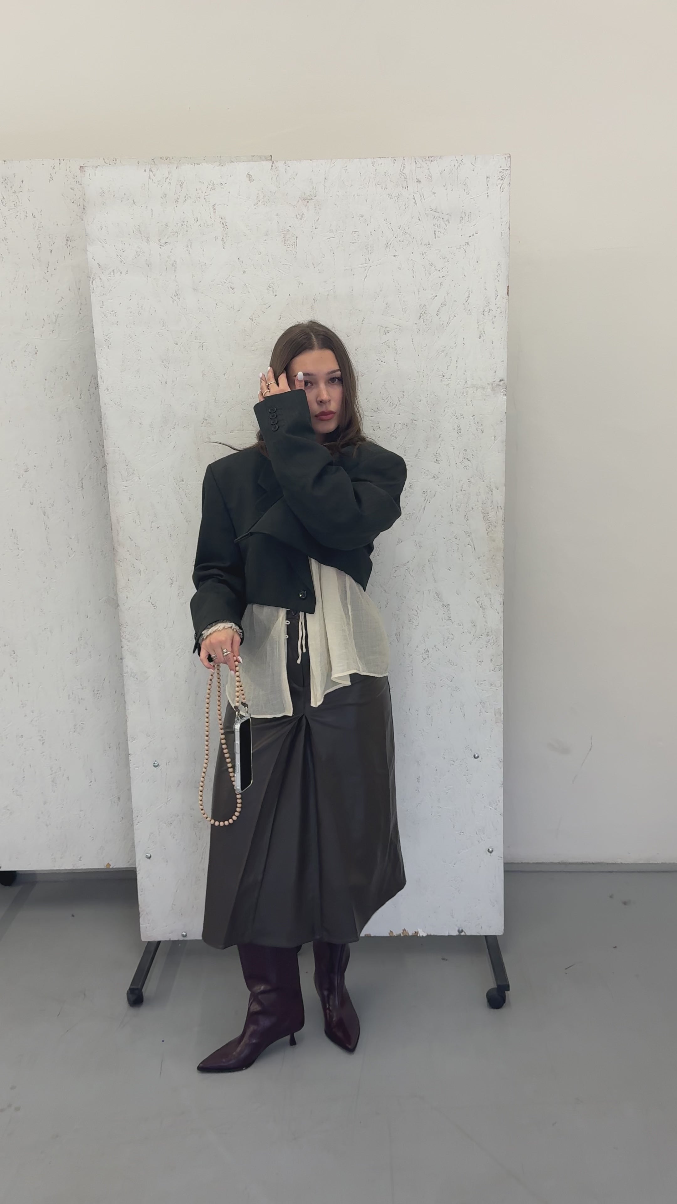 Korálkový popruh na telefon – Latte