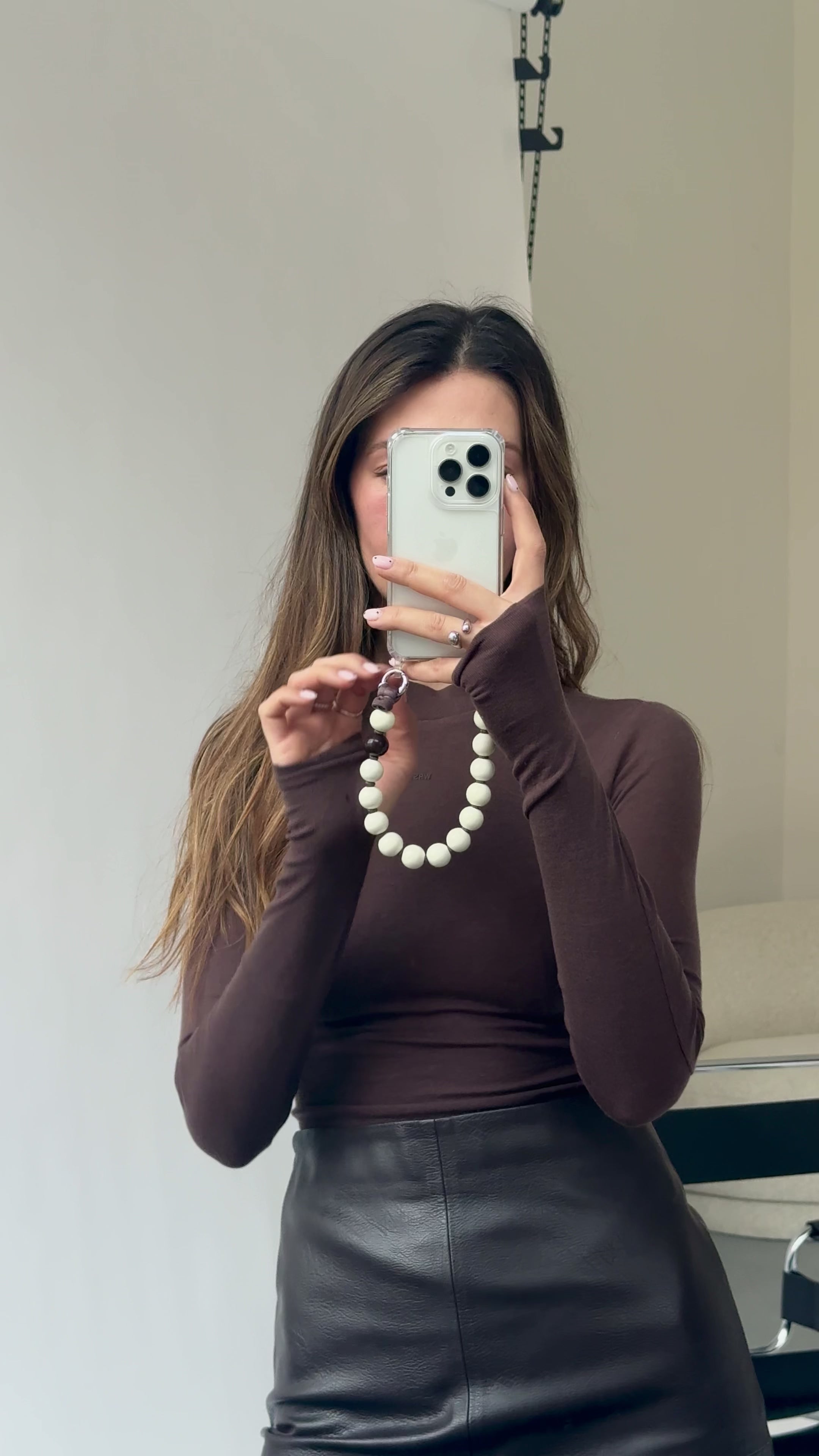 Mini korálkový popruh na telefon – Milk Mocha