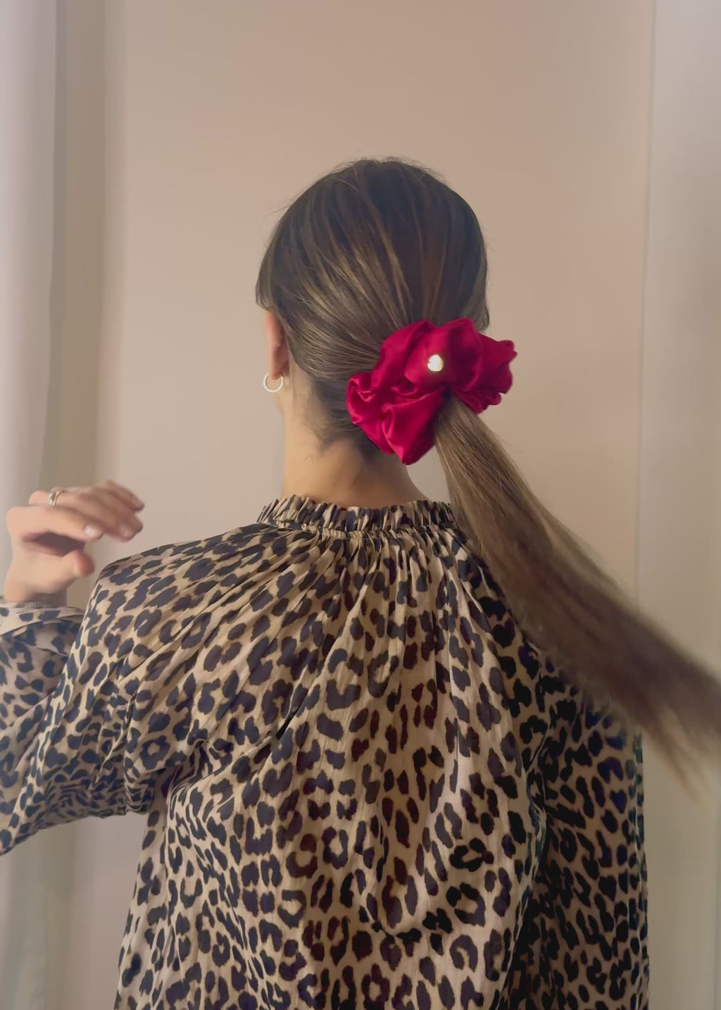 Scrunchie ze 100% hedvábného saténu - červená